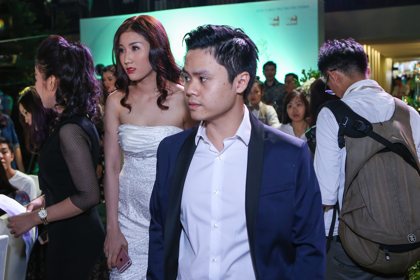 Phan Thanh di cung co gai la anh 9