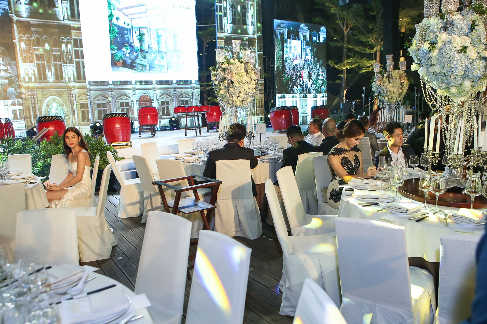 Phan Thanh di cung co gai la anh 11