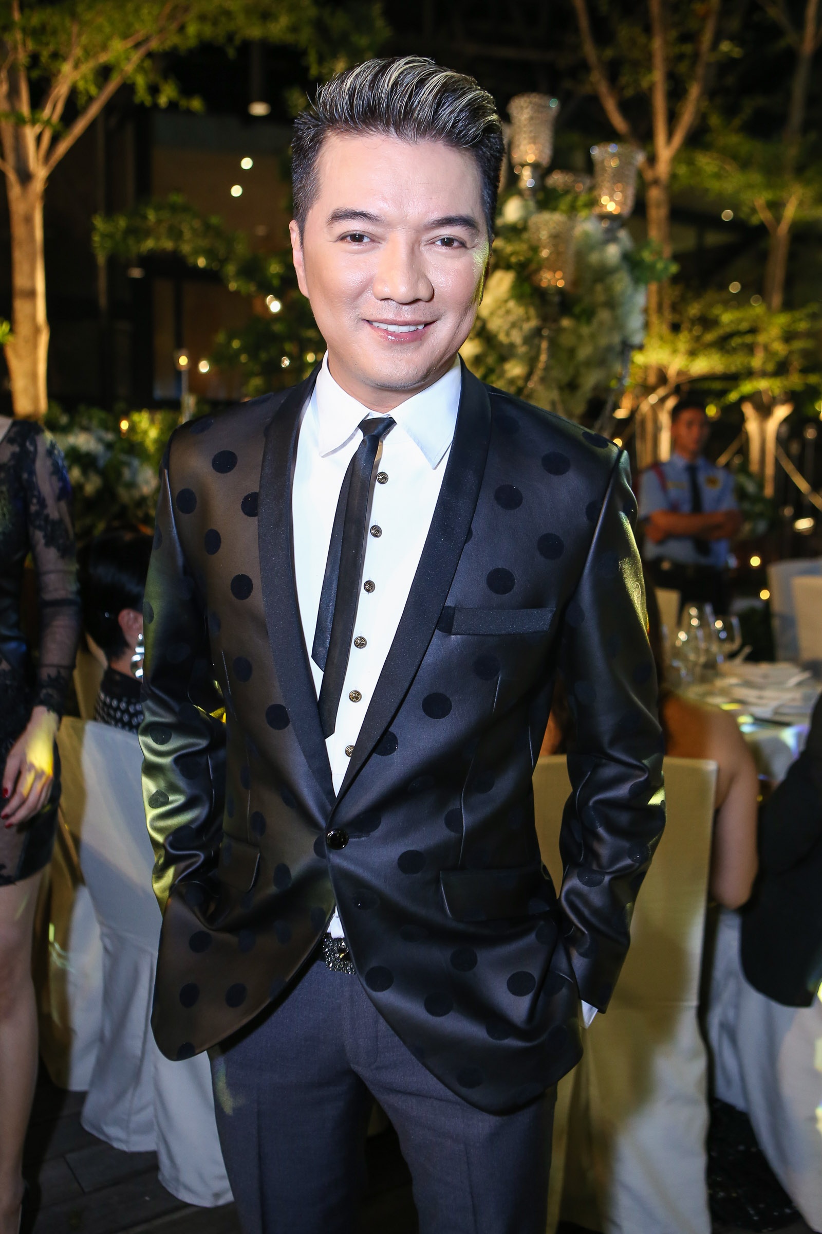 Phan Thanh di cung co gai la anh 16