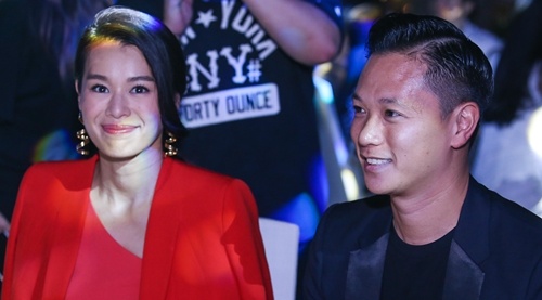 Ho Hanh Nhi duoc ong xa thap tung du tiec o Sai Gon hinh anh