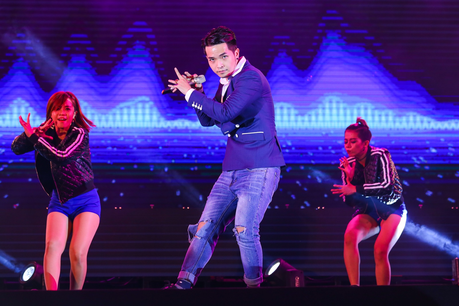 Minh Hang song ca cung Hoang Thuy Linh anh 10