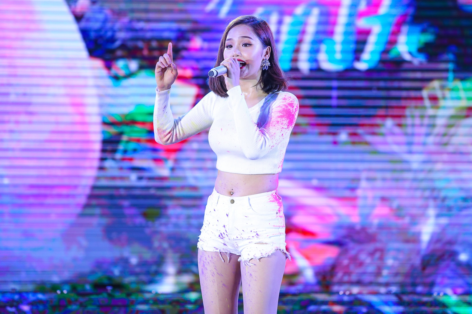 Minh Hang song ca cung Hoang Thuy Linh anh 8