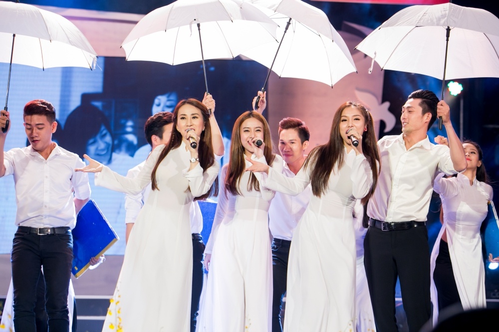 Luong Bich Huu mac ao dai anh 5