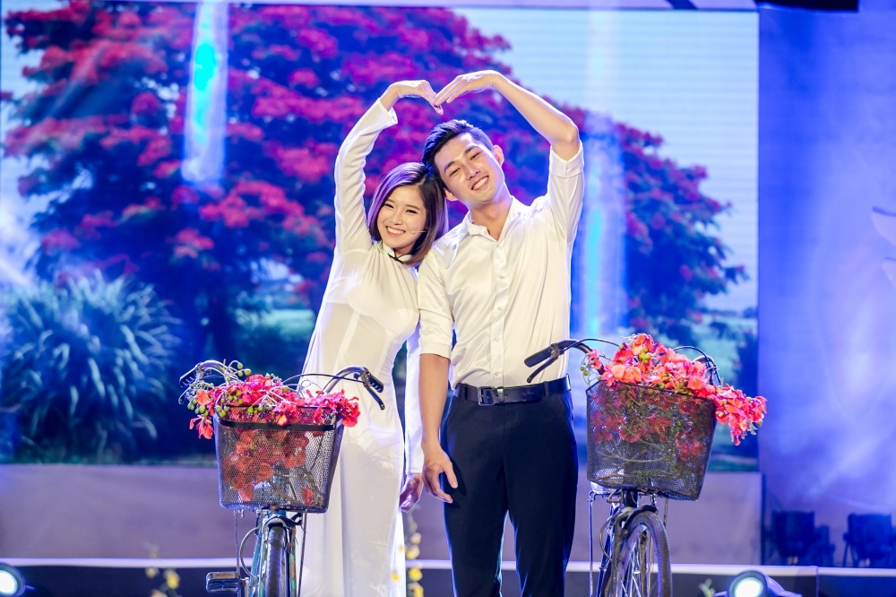 Luong Bich Huu mac ao dai anh 7