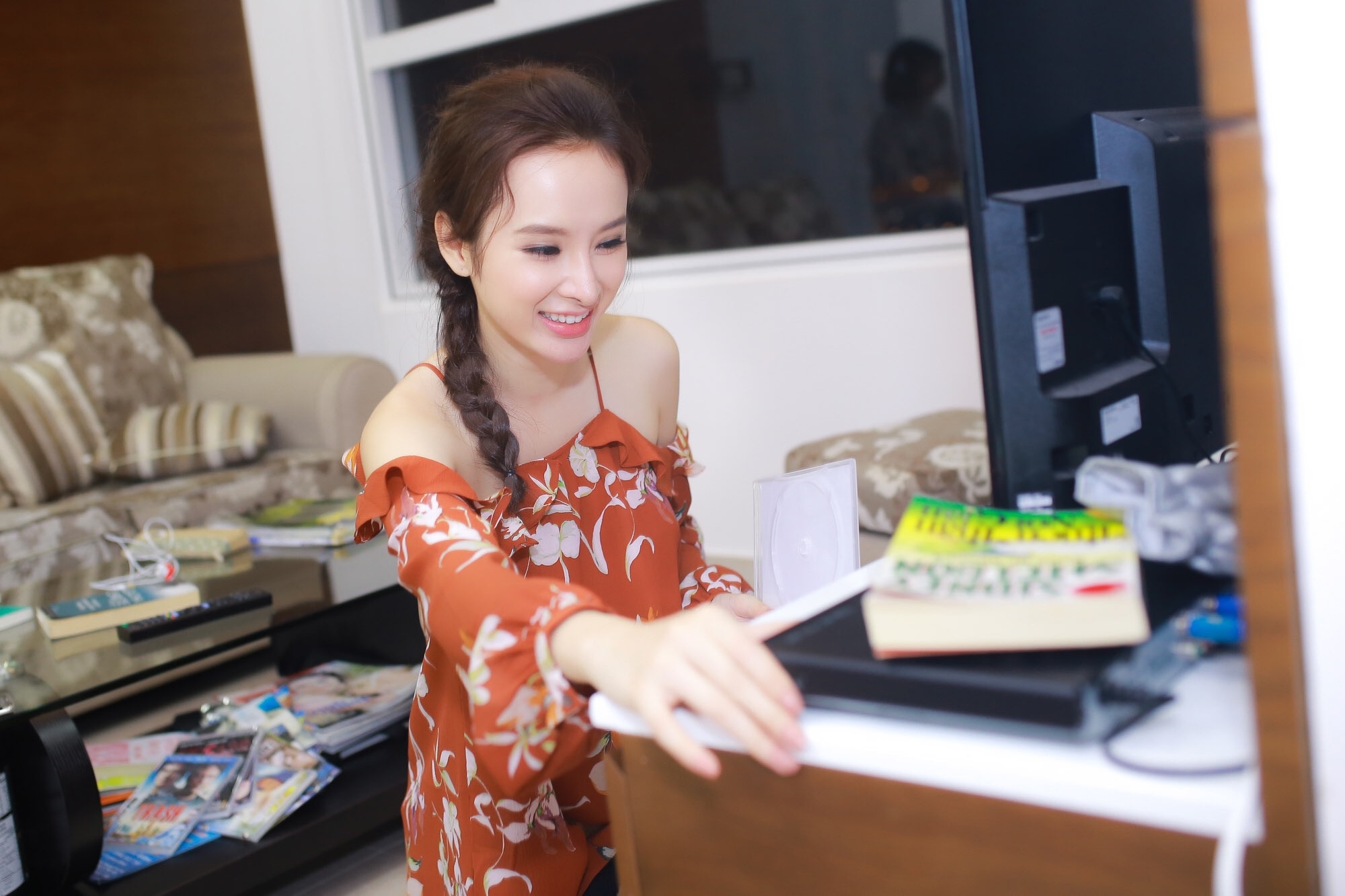 Angela Phuong Trinh chon trang phuc di Cannes anh 8