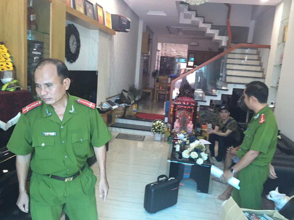 Ca si Quang Ha bi lua 4 ty anh 2