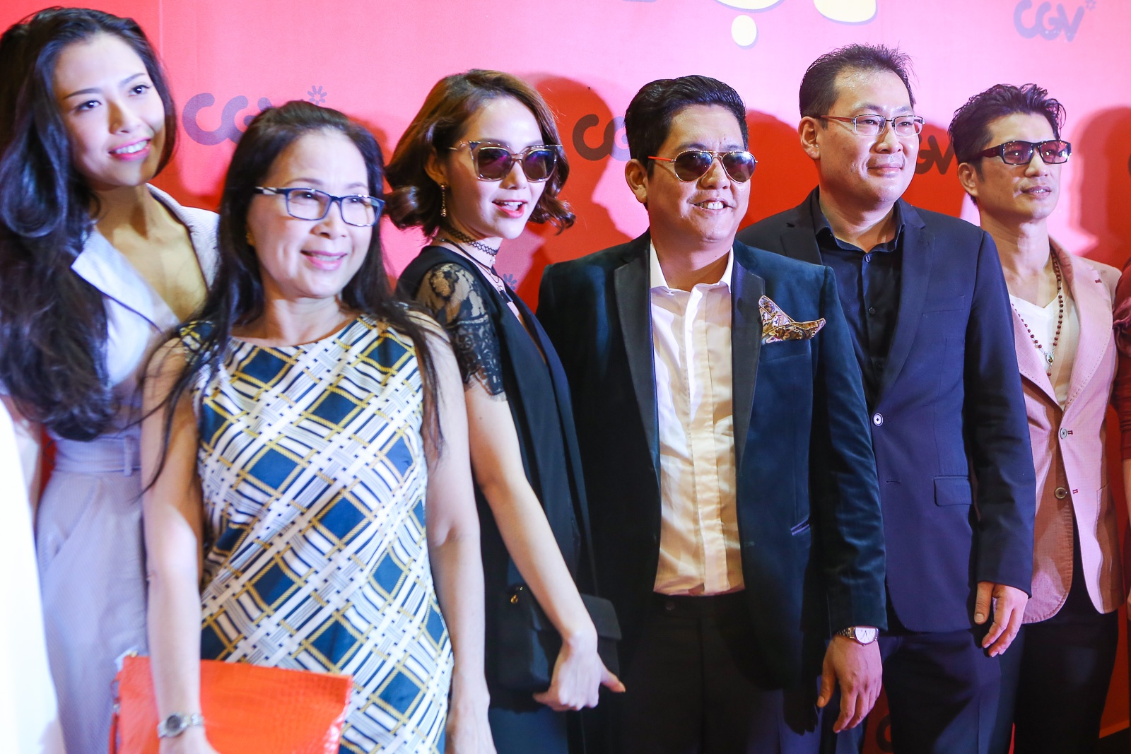 Minh Hang va Quy Binh di su kien anh 8