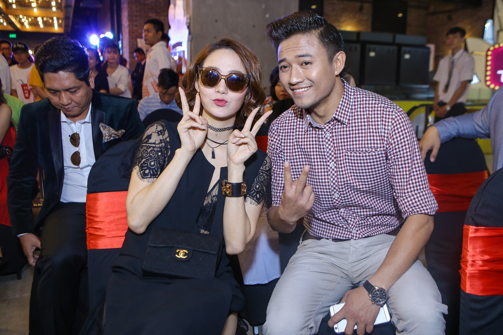 Minh Hang va Quy Binh di su kien anh 1