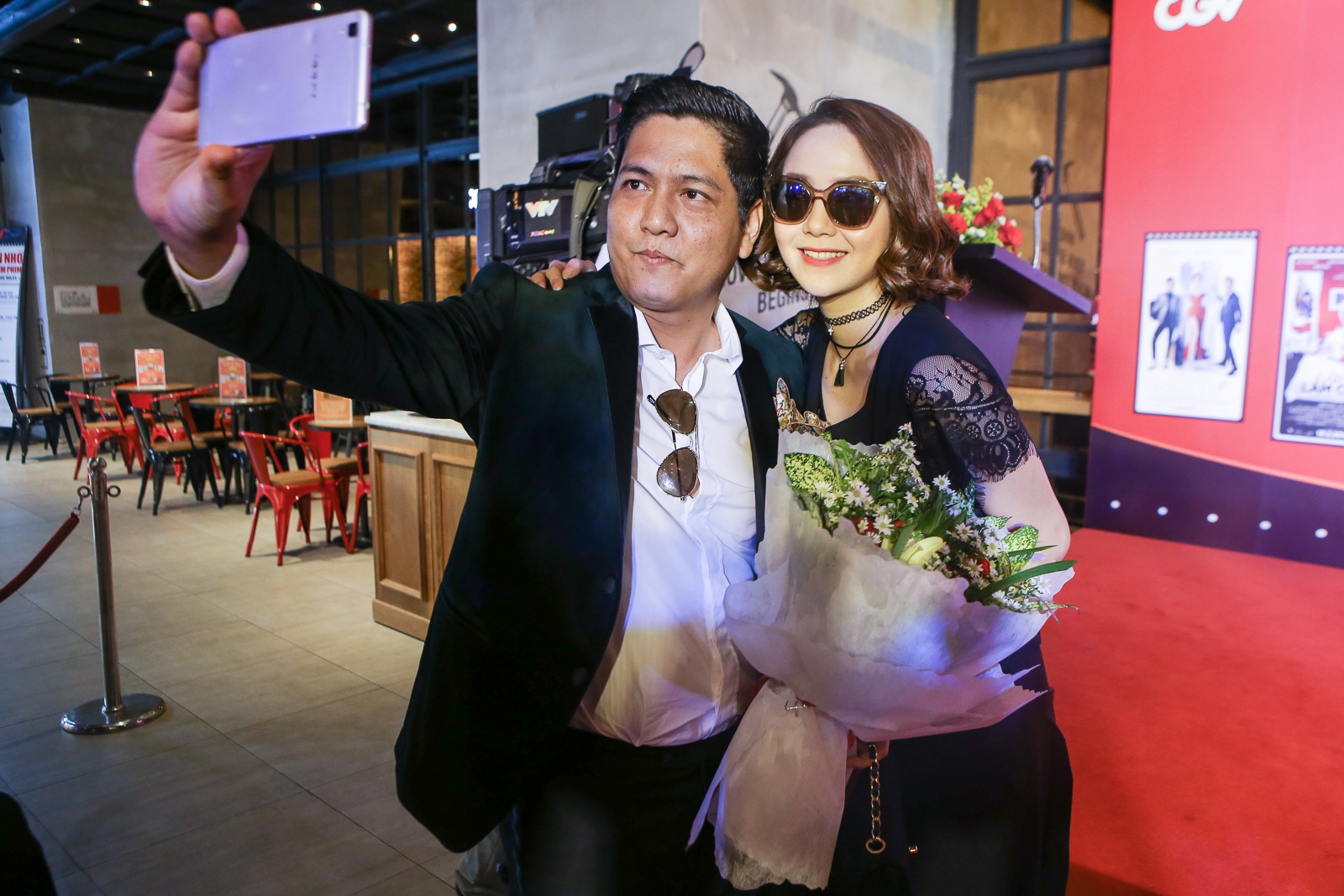 Minh Hang va Quy Binh di su kien anh 7