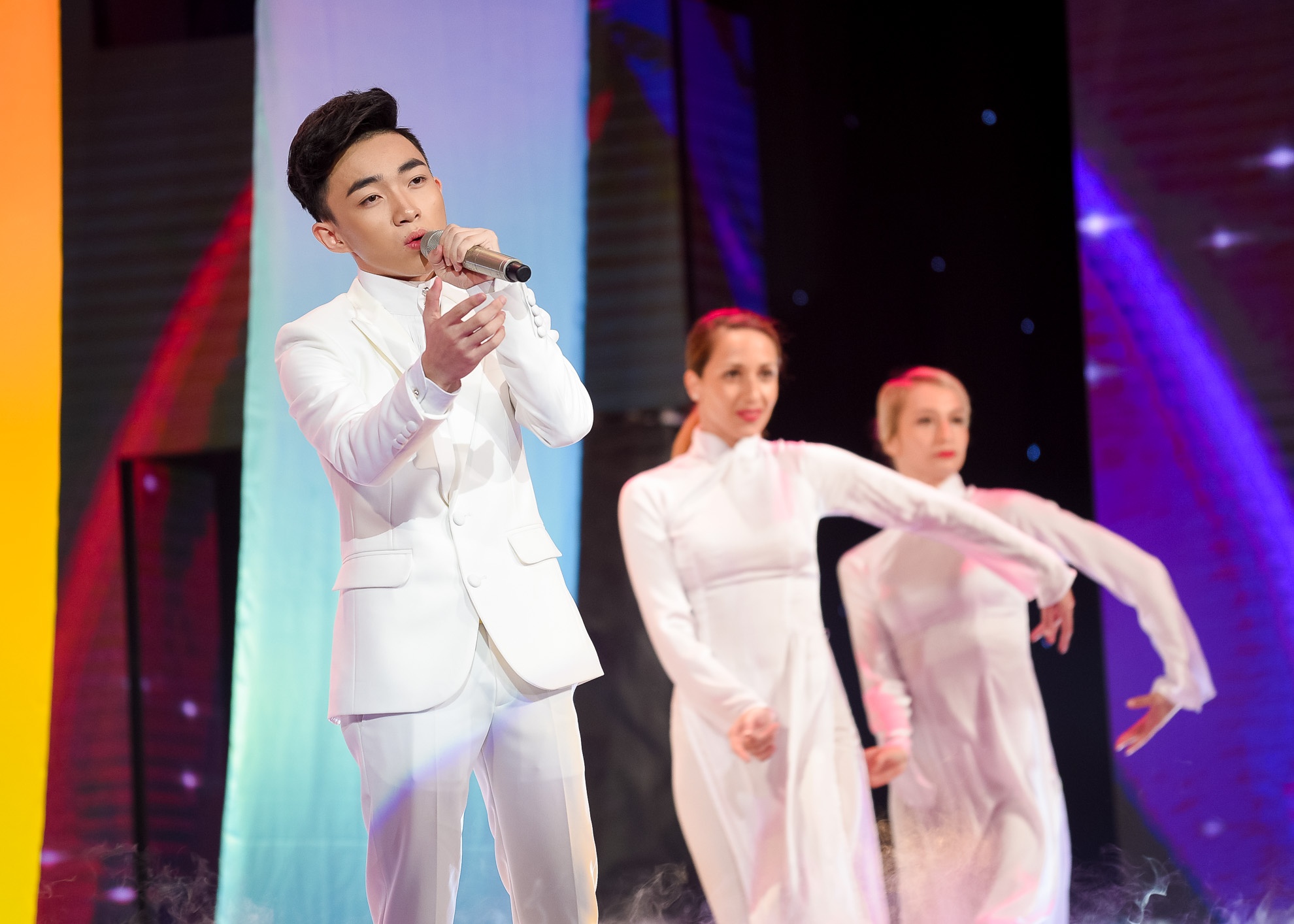 Trung Quang song ca Phương Mỹ Chi ảnh 6 Trung Quang song ca Phuong My Chi anh 6