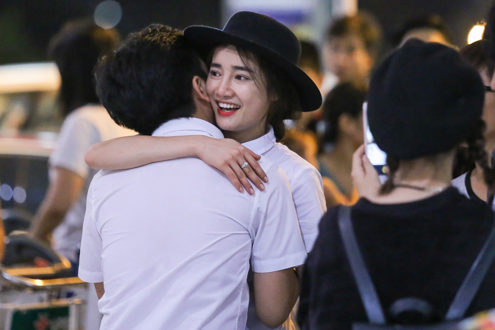 Truong Giang chia tay Nha Phuong o san bay hinh anh