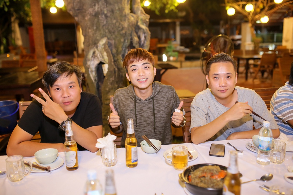 Son Tung M-TP di an khuya anh 5