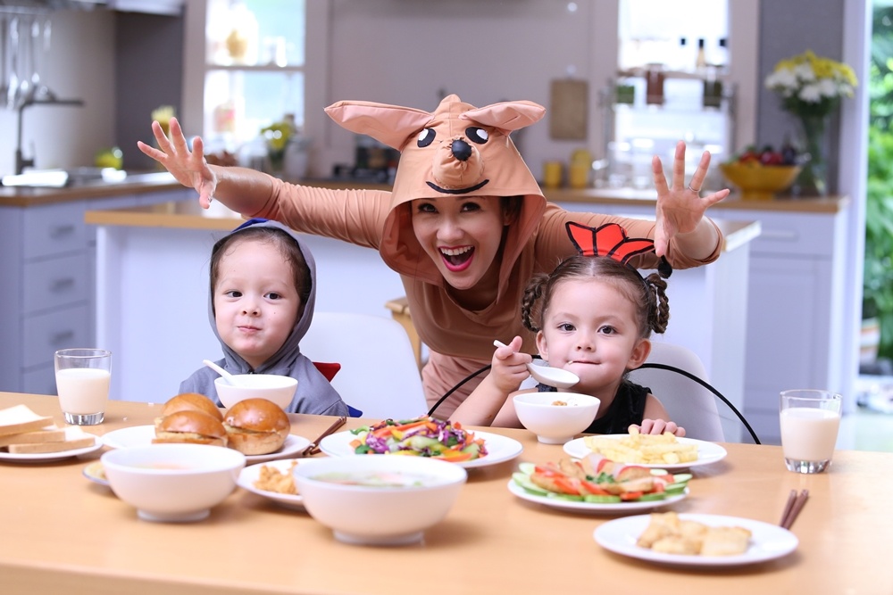 Tang Thanh Ha va con trai anh 2