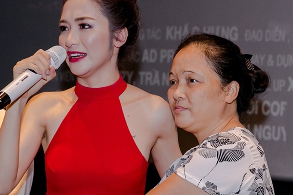 Hoa Minzy bat khoc tai hop bao hinh anh