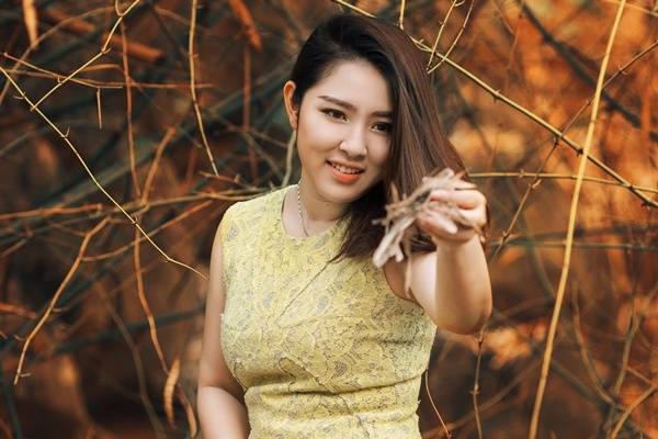 Chim Hot Thang Nam -Bao Tram hinh anh