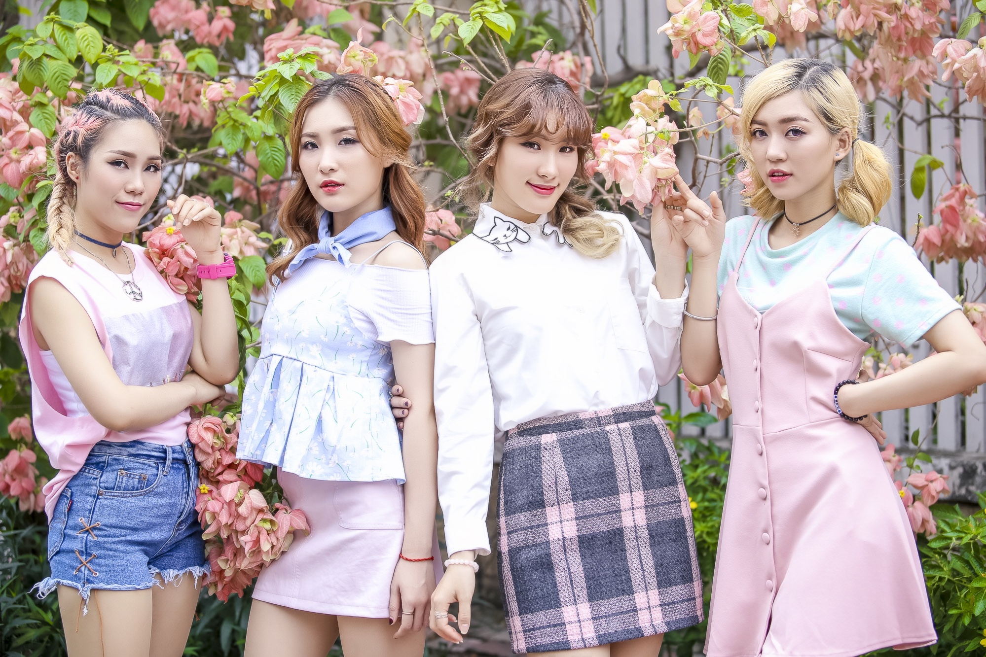 LipB dang yeu khi tap nhay Love me want me hinh anh