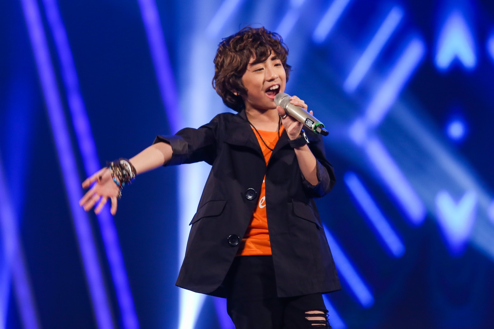 Giam khao bat khoc khi nghe Ho Van Cuong hat anh 5