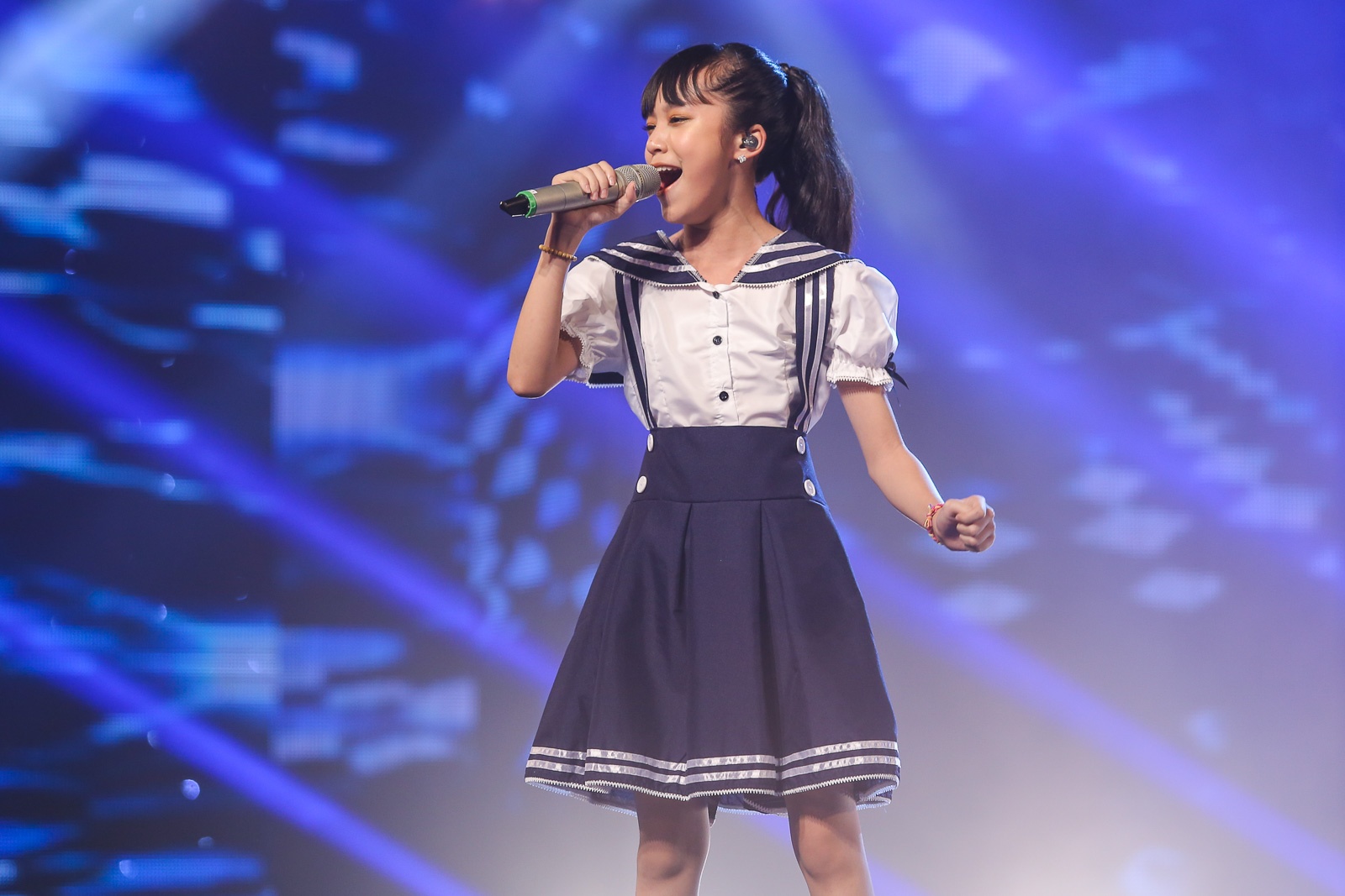 Giam khao bat khoc khi nghe Ho Van Cuong hat anh 7