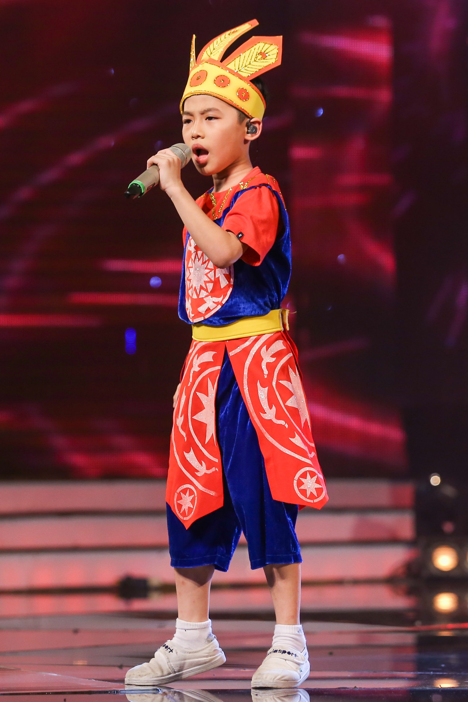 Giam khao bat khoc khi nghe Ho Van Cuong hat anh 8