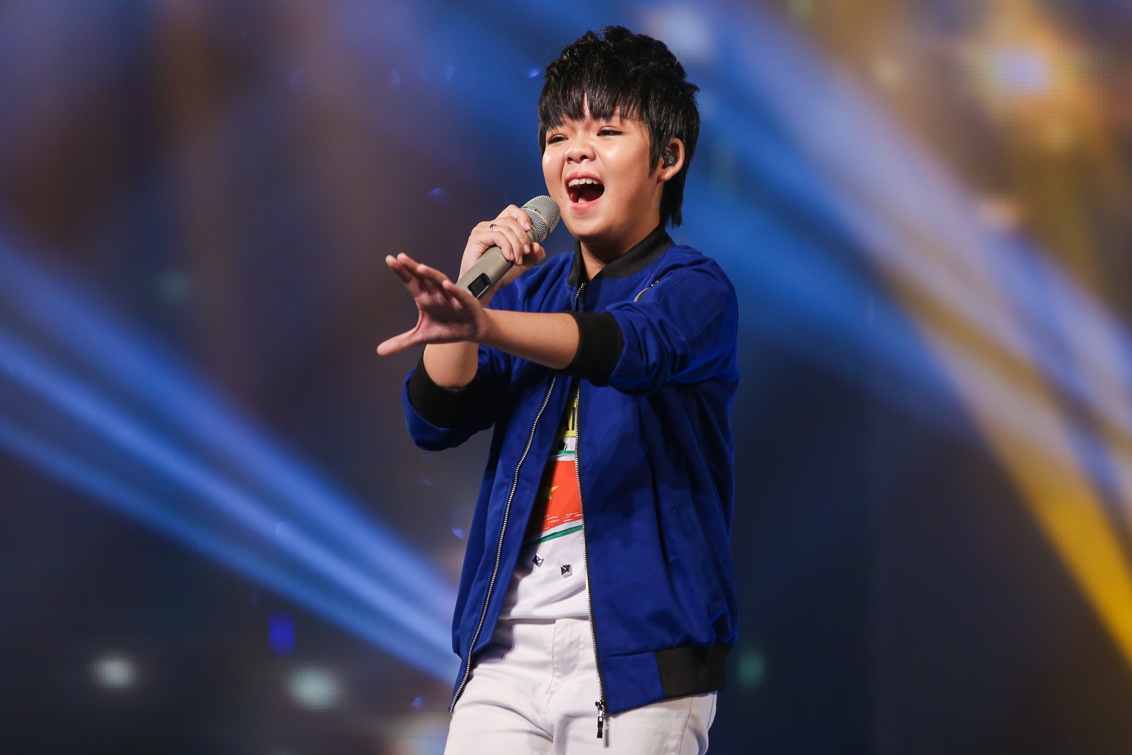 Giam khao bat khoc khi nghe Ho Van Cuong hat anh 10