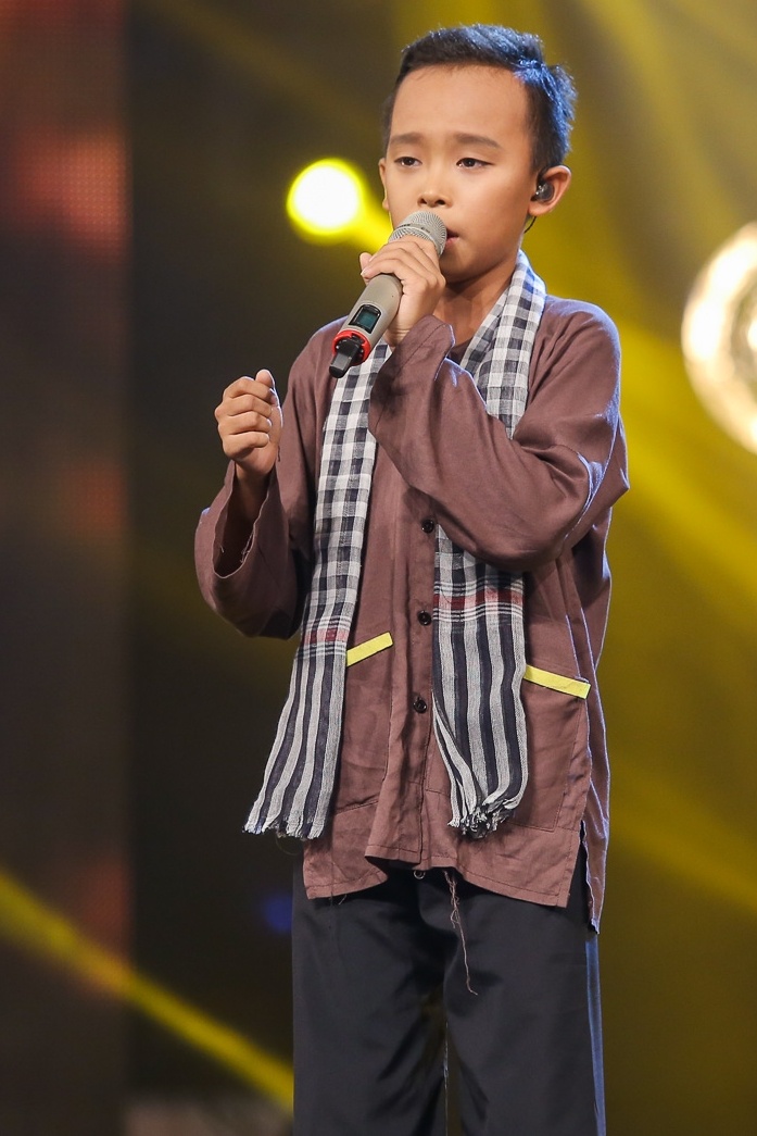 Giam khao bat khoc khi nghe Ho Van Cuong hat anh 2