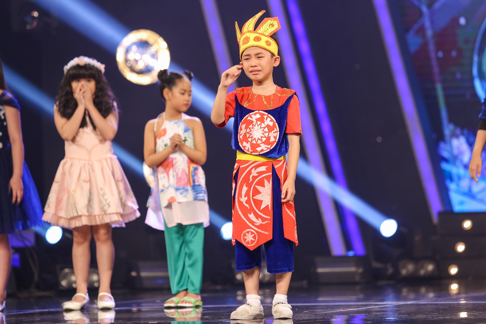 Giam khao bat khoc khi nghe Ho Van Cuong hat anh 13