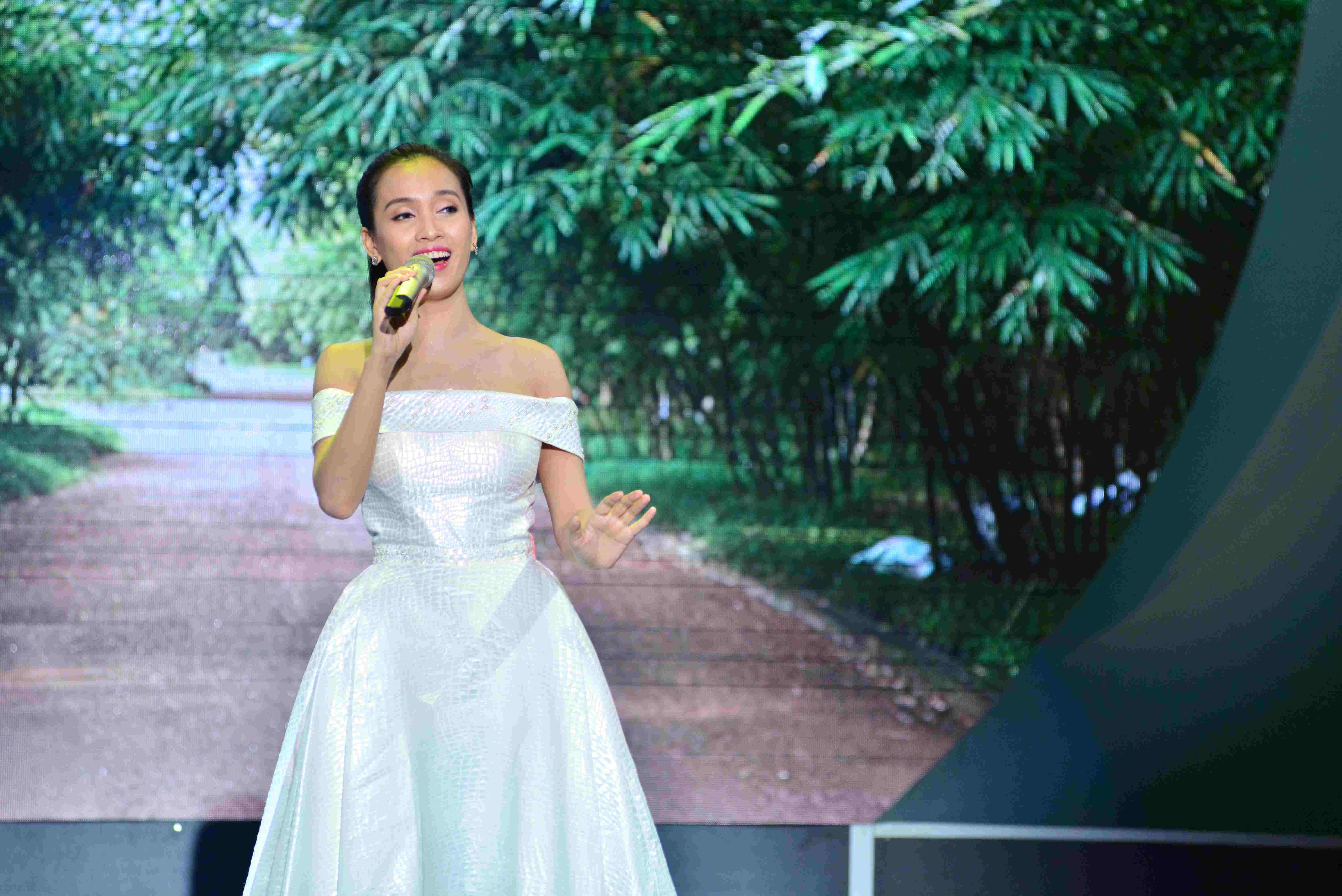 Ngoc Son bat khoc khi hat Tinh cha anh 9