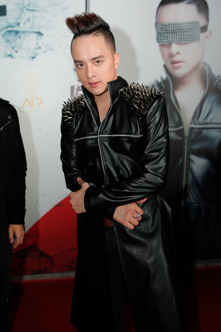 Huong Tram cung trai Tay den chuc mung Cao Thai Son anh 4