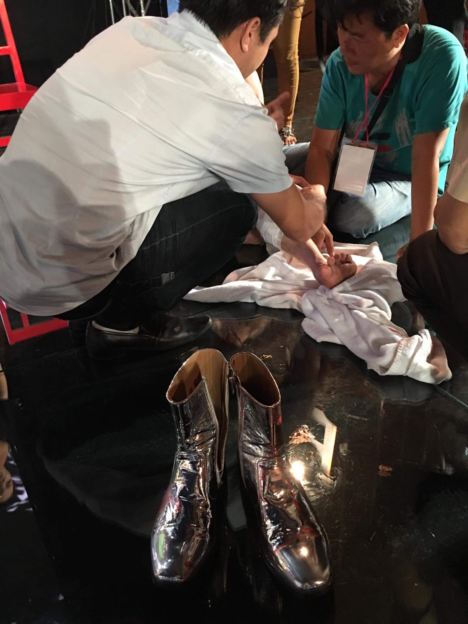 Đàm Vĩnh Hưng đổ máu khi gặp tai nạn ảnh 1 Dam Vinh Hung do mau khi gap tai nan anh 1