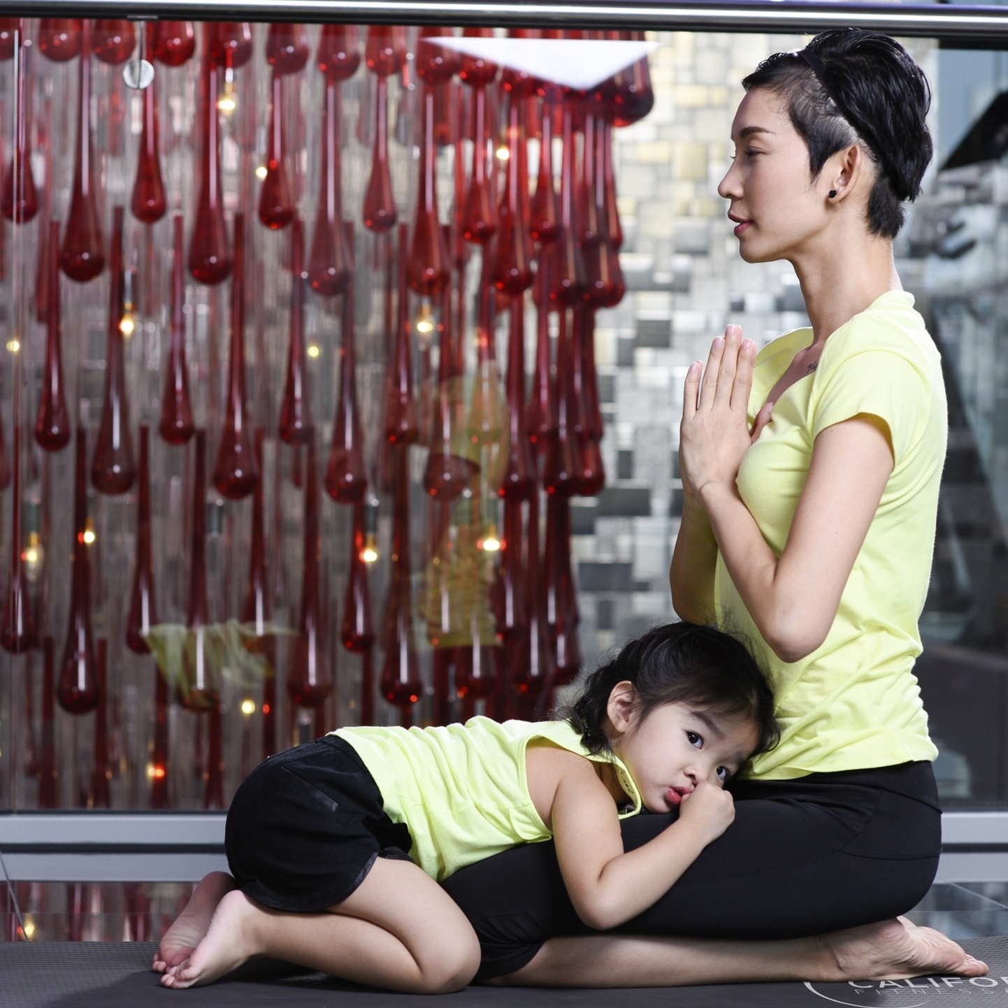 Xuân Lan cùng con gái tập Yoga ảnh 2 Xuan Lan cung con gai tap Yoga anh 2