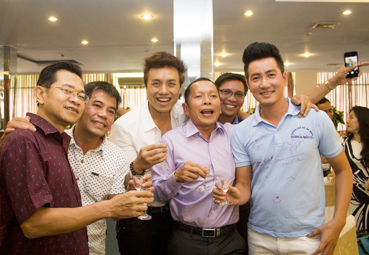 Nguyen Phi Hung sang tac tang phi cong Tran Quang Khai anh 1