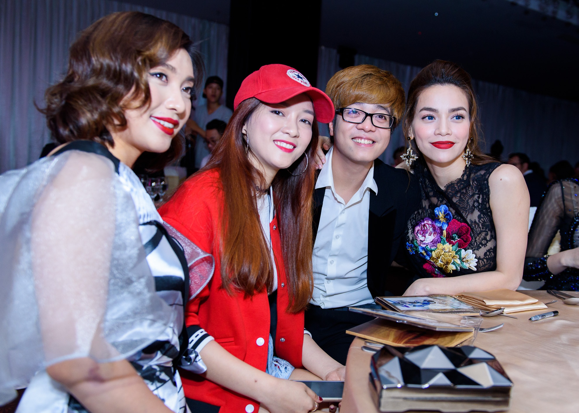 Ho Ngoc Ha va team The Face anh 12