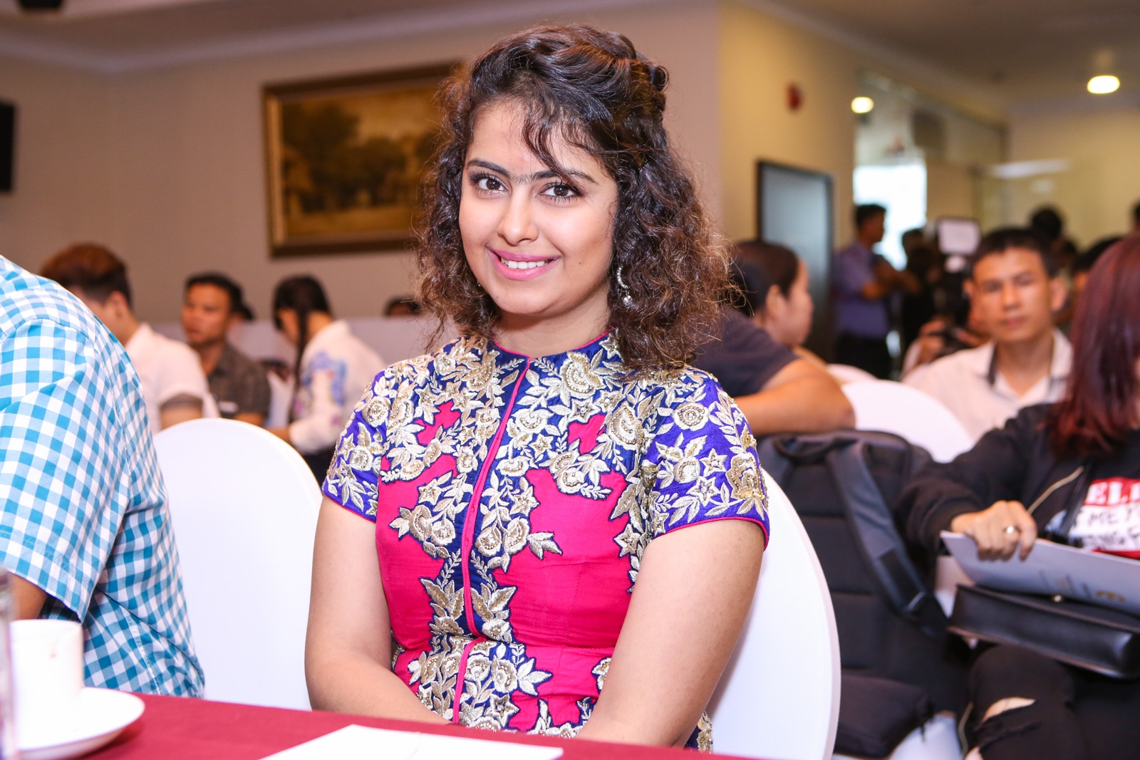 Co dau 8 tuoi den Viet Nam anh 2