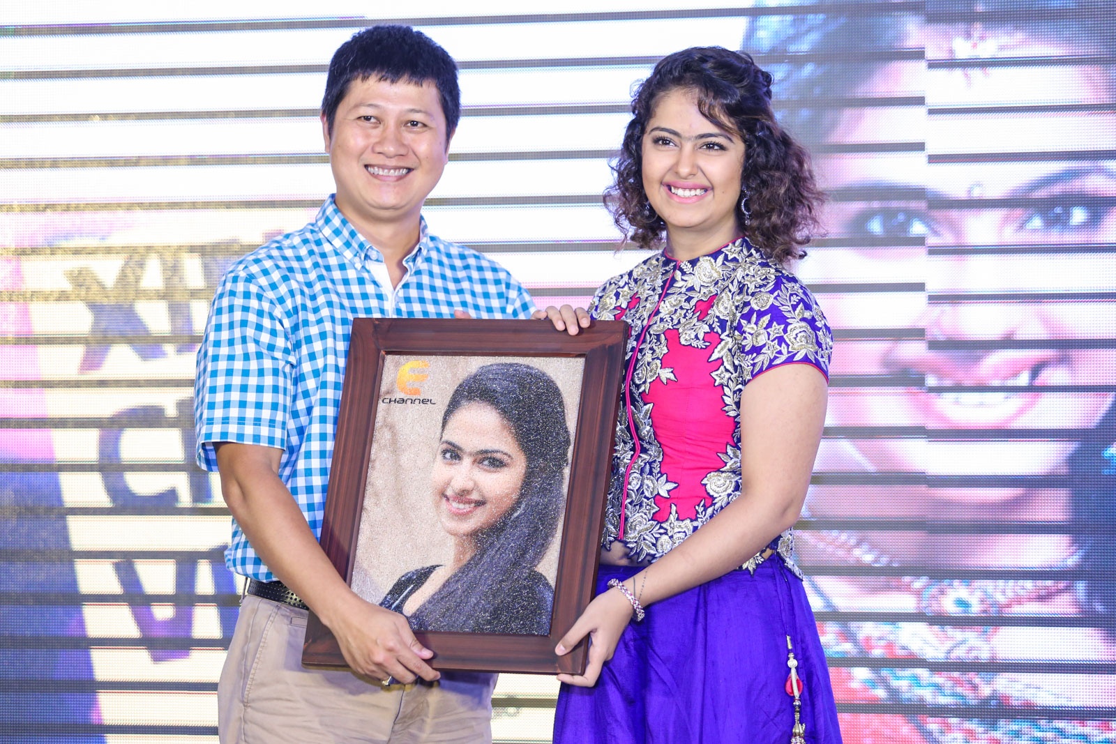 Co dau 8 tuoi den Viet Nam anh 6