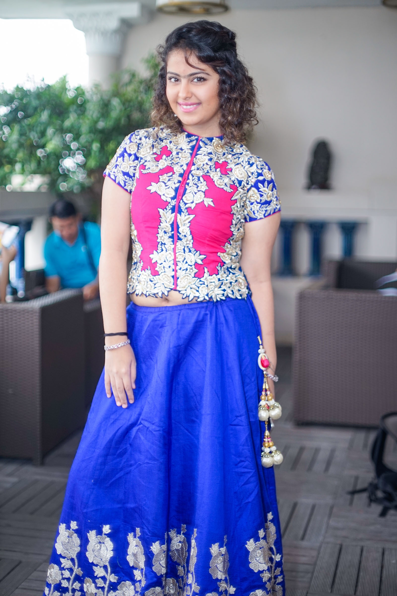 Co dau 8 tuoi den Viet Nam anh 8