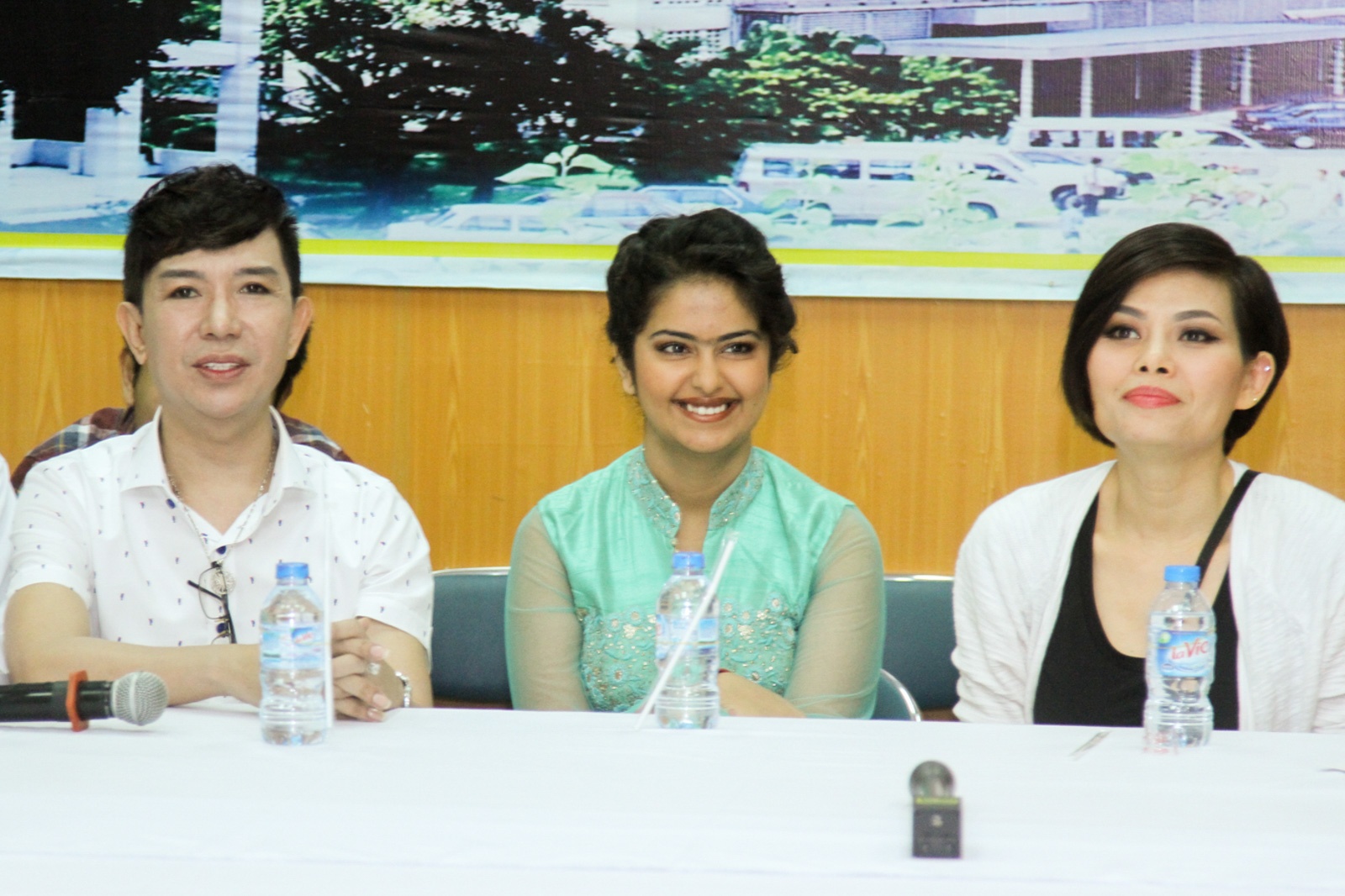 Co dau 8 tuoi di tham benh vien Cho Ray anh 3