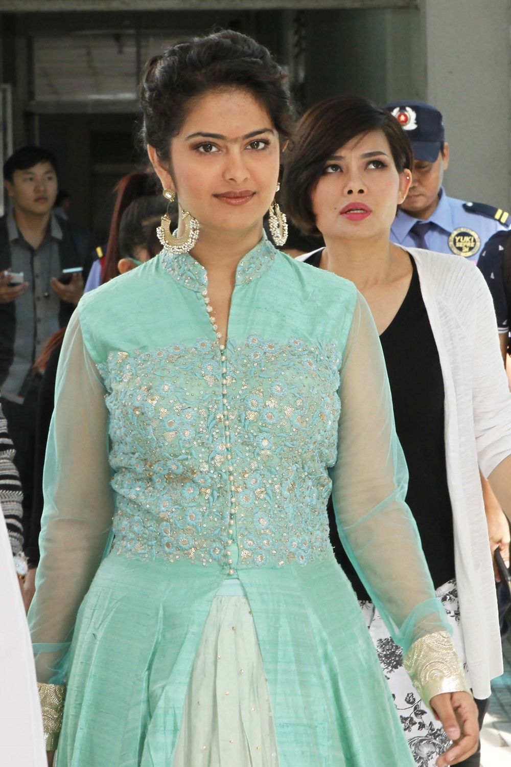 Co dau 8 tuoi di tham benh vien Cho Ray anh 2