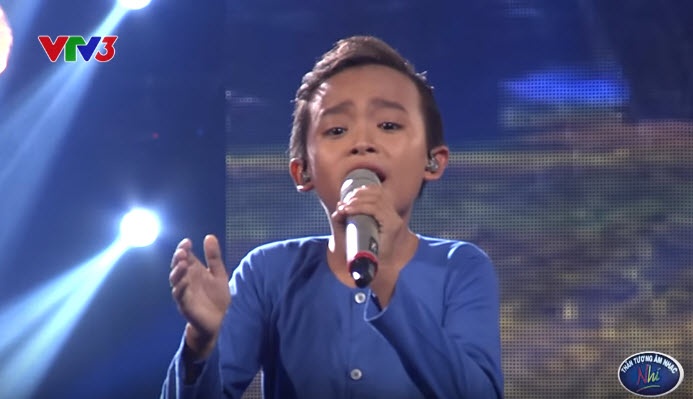 Ho Van Cuong bi hut hoi khi hat 'Sa mua giong' hinh anh