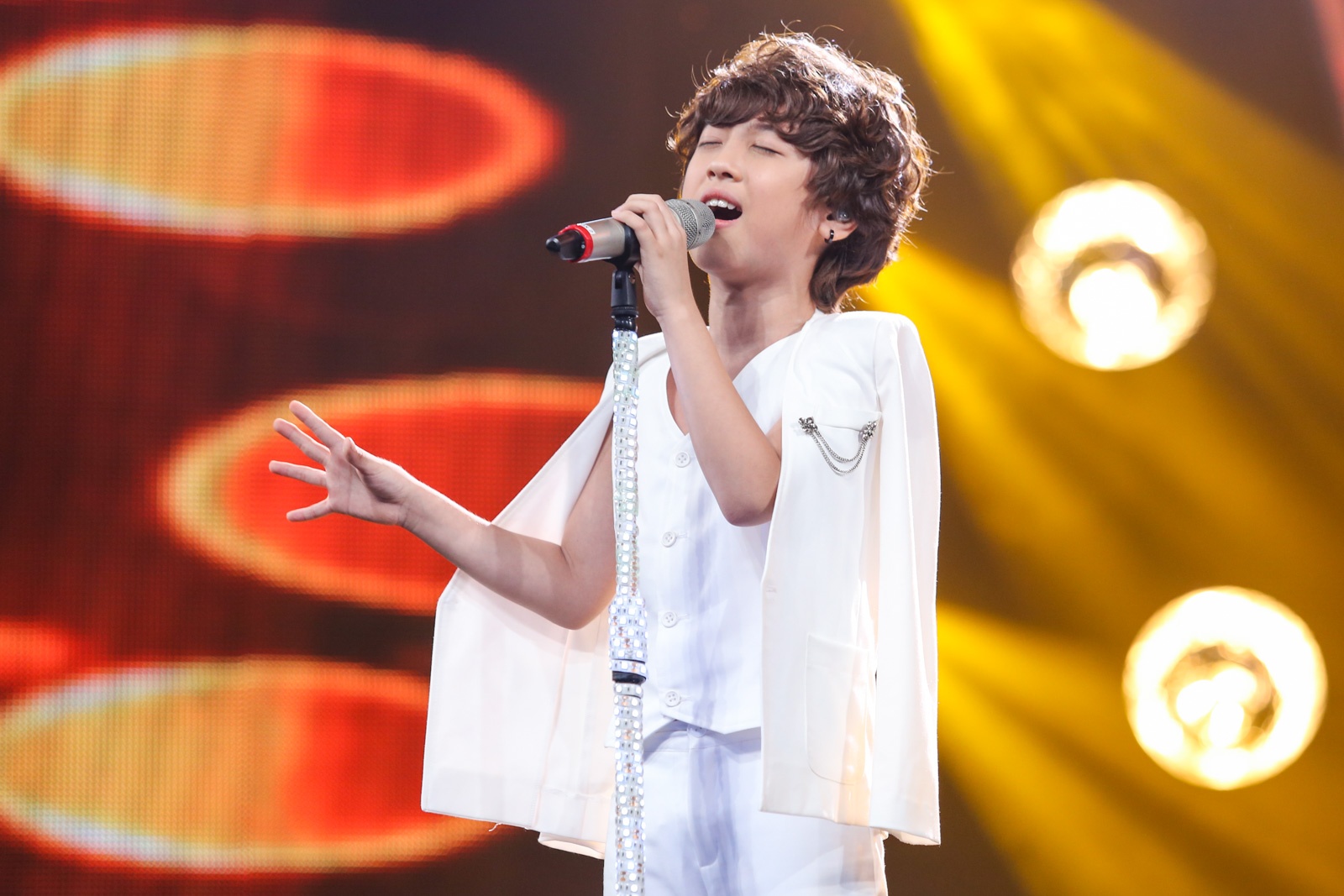 Toc Tien mau thuan voi Van Mai Huong anh 12