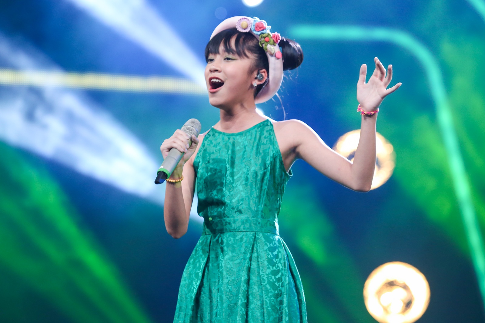 Toc Tien mau thuan voi Van Mai Huong anh 7