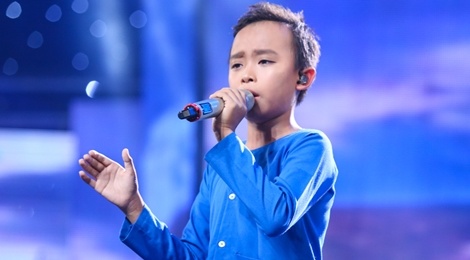 Ho Van Cuong gap su co khi hat hit cua me nuoi Phi Nhung hinh anh