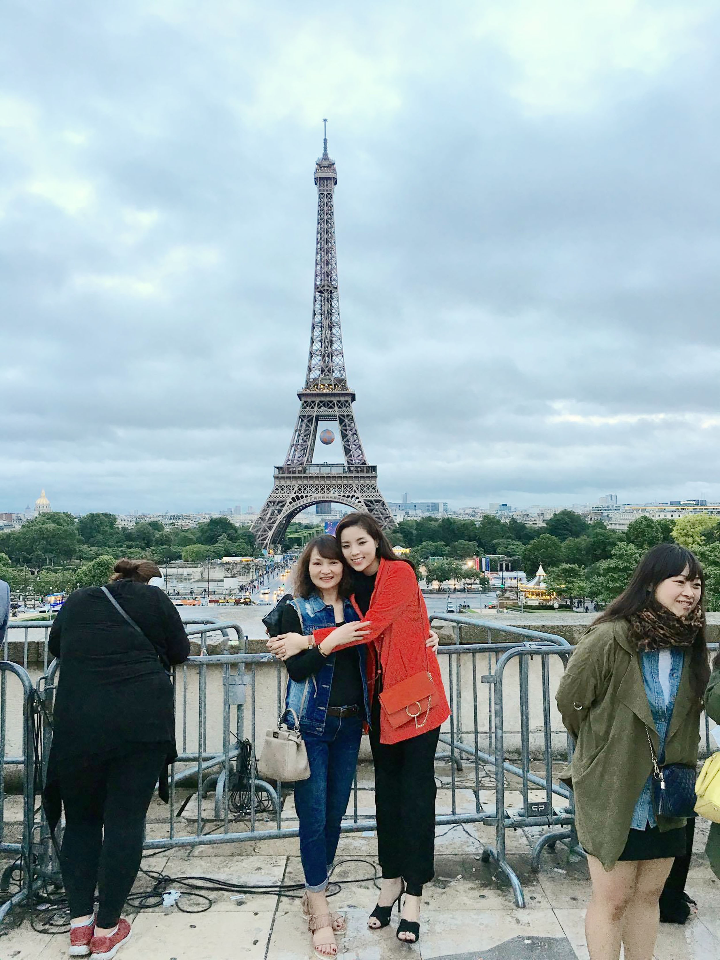 Kỳ Duyên du lịch châu Âu ảnh 3 Ky Duyen du lich chau Au anh 3