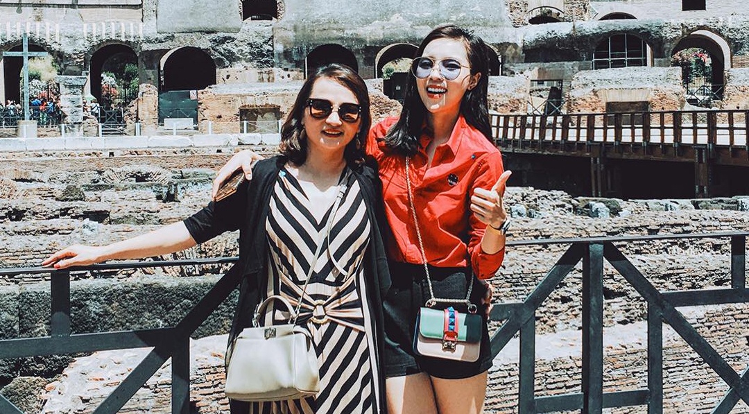 Hoa hau Ky Duyen cung me du ngoan chau Au hinh anh