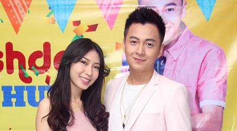 Ngo Kien Huy cung ban gai hop fanclub don sinh nhat hinh anh