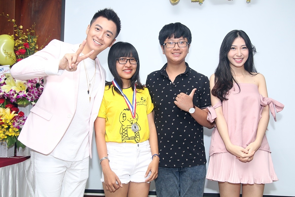 Ngo Kien Huy don sinh nhat ben ban gai anh 6