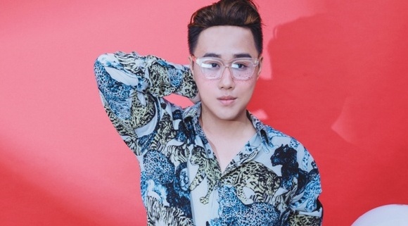 Trung Quan Idol lai hat ve mua hinh anh