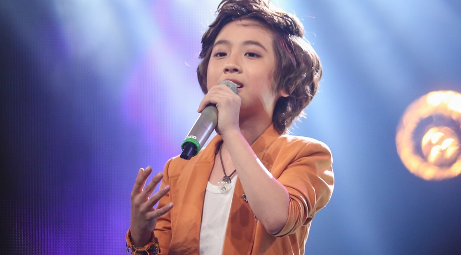 Soai ca nhi hat 'Sau tat ca' gay tranh cai tren ghe nong hinh anh