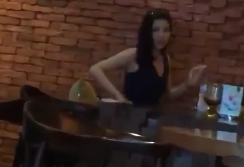 Hoa hau Ky Duyen bi quay clip khi dang hut thuoc la hinh anh