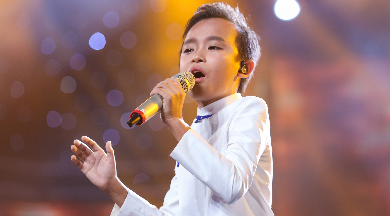 'Ho Van Cuong khong de dang len ngoi quan quan Idol Kids' hinh anh