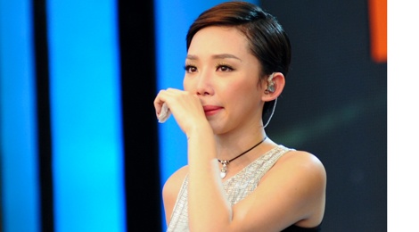 Toc Tien: '4 nam qua, toi va me chua noi chuyen voi nhau' hinh anh